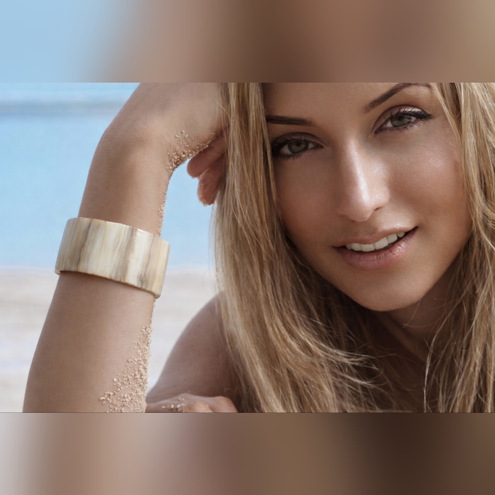 🤍JESSIE🤍 BULL HORN HOLLOW CUFF BRACELET!